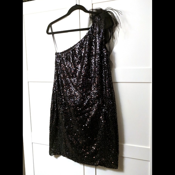 T Tahari One-Shoulder Black Sequin & Feather Cocktail Dress - Size 8 - Picture 3 of 7